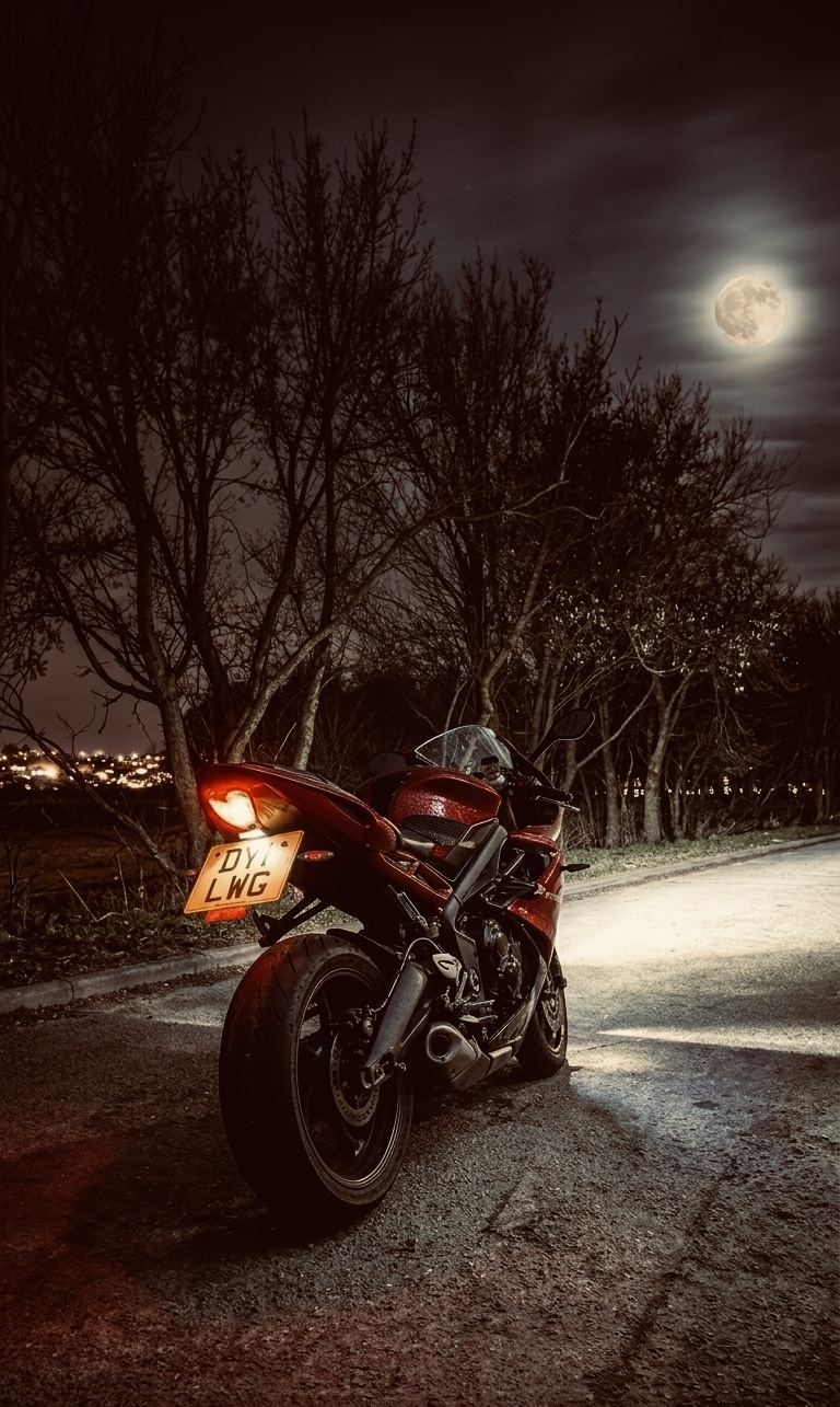 Triumph Daytona 660 Red